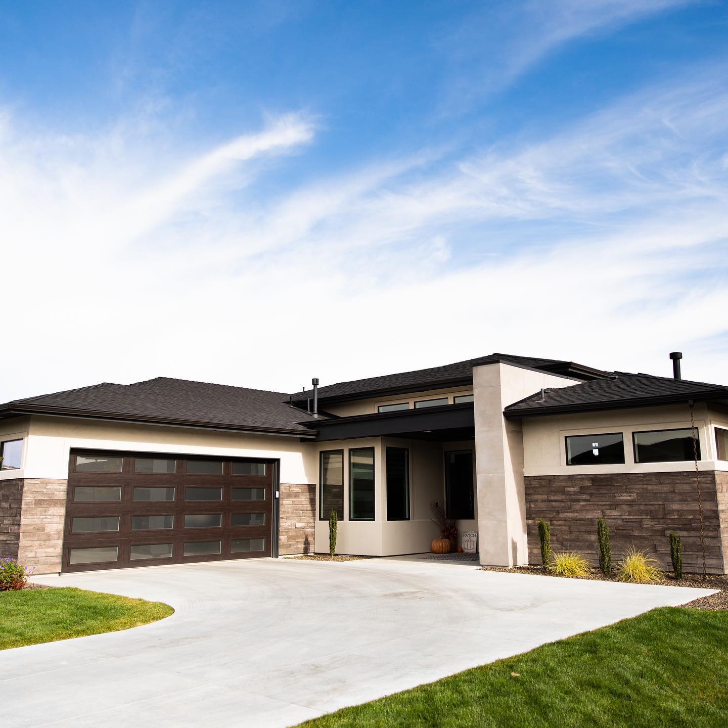 What Contemporary Garage Doors Can Do for Your Home